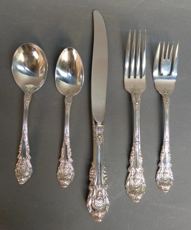 Wallace Sterling Silver 40 Piece Serving Set for 8: Wallace Sir Christopher 40 piece dinner flatware set includes: 8 place forks, 8 salad forks, 8 teaspoons, 8 place spoons, and 8 place knives. The fine British architect Sir Christopher Wren is honored