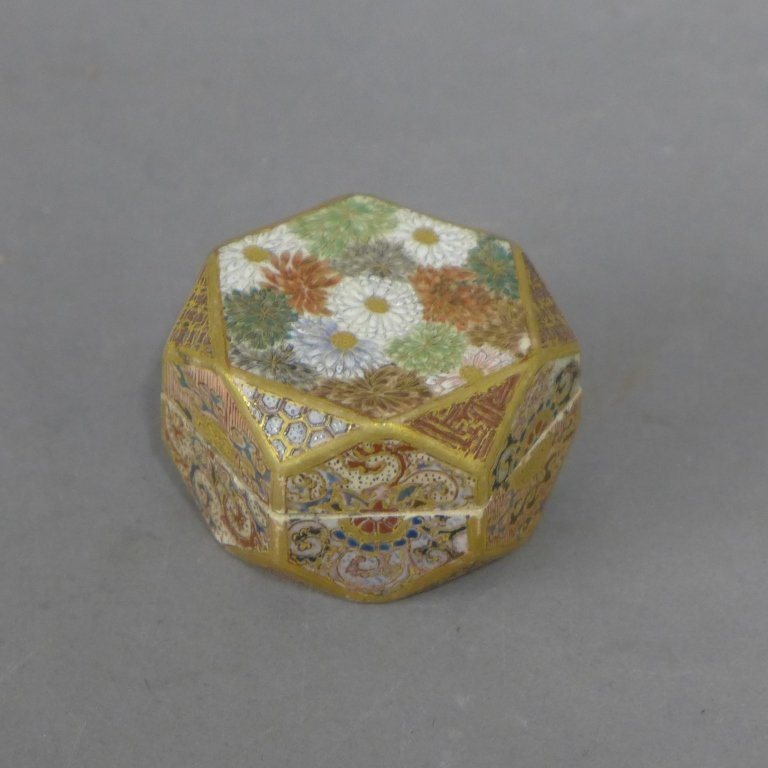 Japanese Satsuma Trinket Box: Hand painted and gilt Asian Satsuma trinket box. Some wear to gilding. In great condition. No noticeable chips, cracks or maker's marks. Height: 1 1/4", Width: 2 1/4" STERLING ASSOCIATES STRIVES TO PR