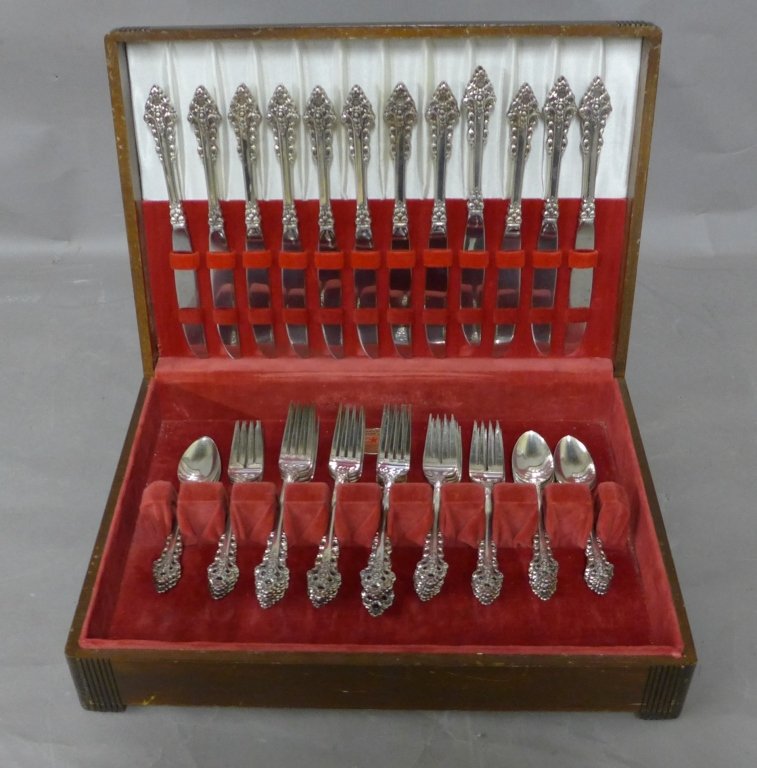 48 Piece International Flatware Service (1 of 10)