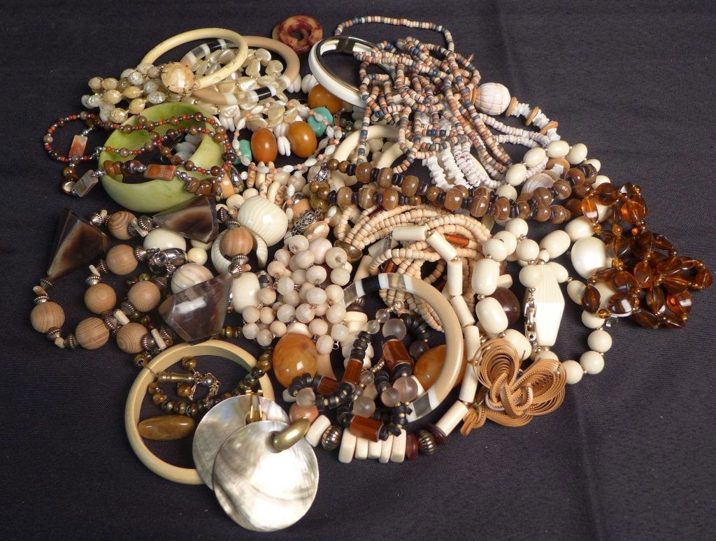 Large Collection of Vintage Jewelry (1 of 10)