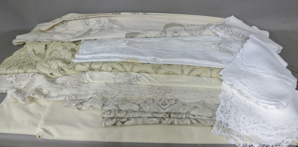 Linens, Tablecloths and Napkins: Collection of approx 8 tablecloths and 6- 7 sets of napkins. Shapes, sizes, colors and styles vary. Some noticeable imperfections and discoloration. (embroidery, eyelet, lace,floral, cotton, linen, fa