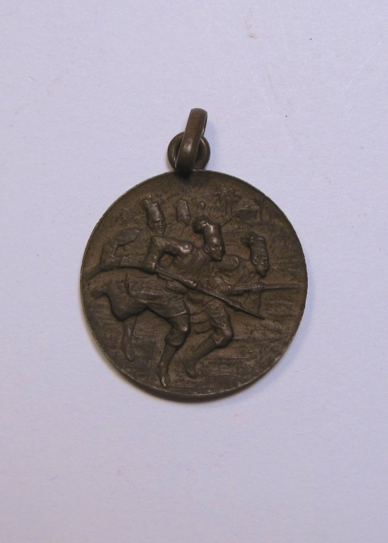 Bronze Medal 6th Eritrean Battalion Africa: Bronze Medal 6th Eritrean Battalion Africa. The obverse is depicting running soldiers and the reverse is depicting a green enameled flag over 5 point star, signed "VI Eritreo" Imperfections. Diameter: