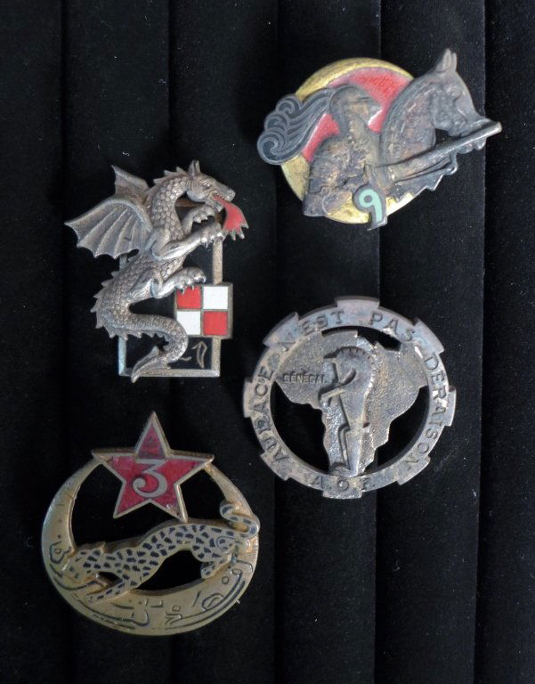 Armored Cavalry Weapon Badge Insignias: Armored Cavalry Weapon Badge Insignias of The French Foreign Legion. Includes: 9 1944/45 RSA WWII REGIMENT SPAHIS ALGERIAN, RCA 12 2 DB 1944 HUNTERS AFRICA , 1 Regiment De Dragons Vietnamese Indochina