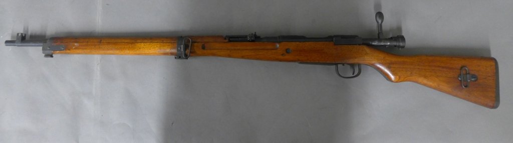 Antique Japanese WWII Rifle: Arisaka WWII Japanese military bolt action service rifle. Possibly Type 35 navy rifle. Age appropriate wear. Total length: 44" (gun, weapon, war, militaria, militia, antique) STERLING ASSOCIATES STRIV