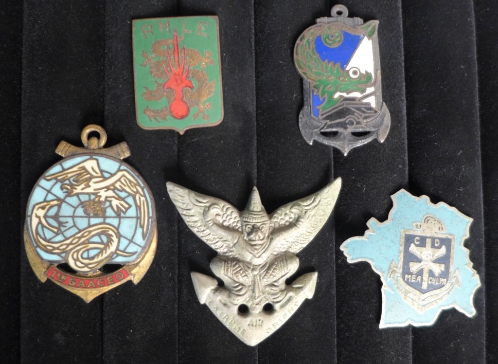 Extreme Orient Badges of The French Foreign Legion: Extreme Orient Badges of the French Foreign Legion. Includes: Indo Legion Regiment Run Foreign Legion Of The Extreme - Orient, C.D. Mea Culpa - Cie Disciplinaire Extrme Orient, Armored Weapon Command 