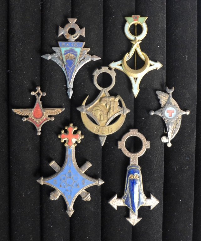 Assortment of 7 Saharan Badges: Assortment of 7 Saharan Badges. Includes: Air Base 167 Reggan, 806 Air Group Transmissions, 620 Group Special Weapons, Group Specialized Units Air Sahara, Group Specialized Units Air Sahara, Tunisian 