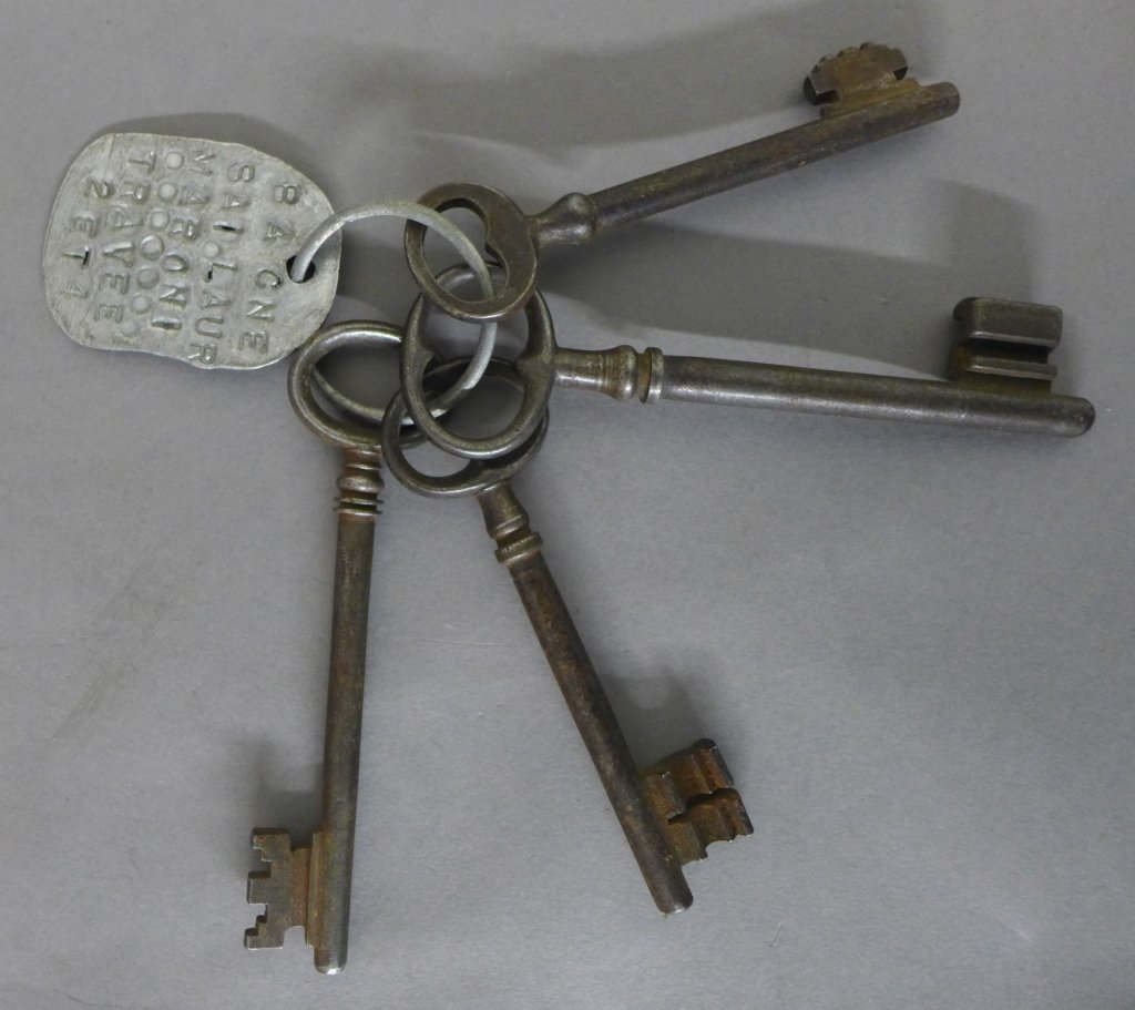 Set of 4 Keys and Tag From Maroni Prison: Unique and rare set of 4 keys with a ring and an aluminum tag from St-Laurent-du-Maroni prison. The tag signed " BANGE SAI LAUR MARONI TRAVEE 2 ET4). Age appropriate wear. Height: 4 3/4", Width: 1 1/2