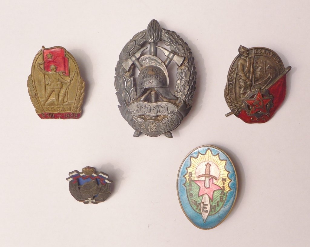 Collection of 5 Russian Pins Chinese War: Collection of 5 China War Russian pins. Including: _x000D_ - Soviet Chinese War of 1929 Far East Armed Conflict pin._x000D_ - "Hasan" 6 VIII- 1938 Soviet pin._x000D_ - Colorful Sword cutting though re