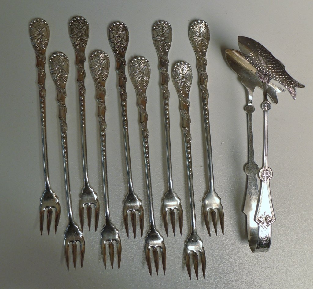 Antique 1847 Roger Bros Serving Pieces: Collection of silver plate serving pieces. Assortment includes: -Ornate figural fish/ sardine tongs by 1847 Rogers Bros. Persian pattern from 1871. Maker's mark stamped inside tongs. Length: 5 1/2"-Se