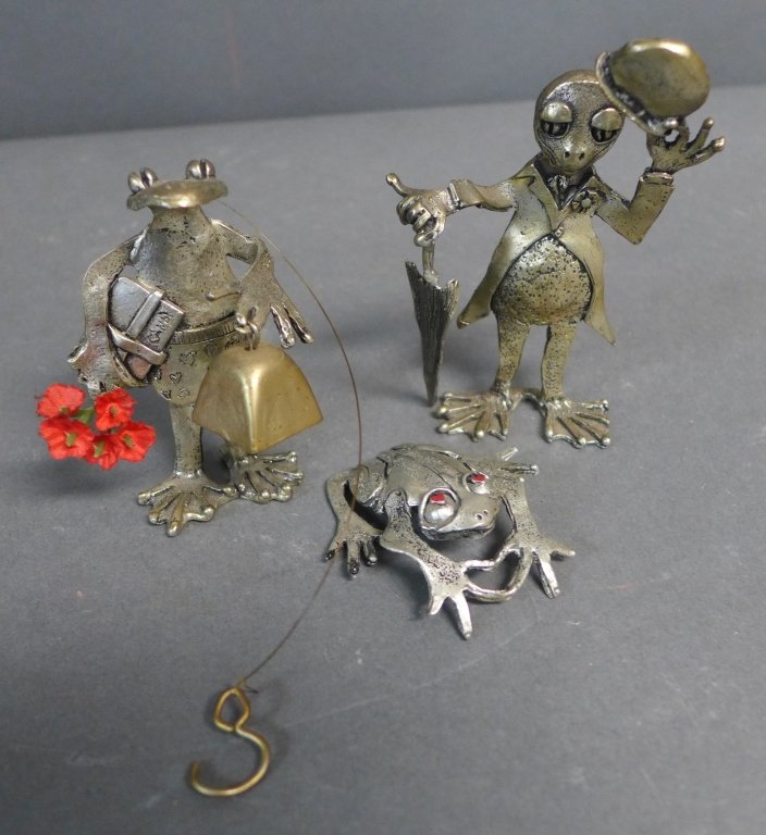 Pewter Frog Figurines by William J Gerard: "Casanova", "Frog in Love" & "A London Frog" Three metal sculptures by William J Gerard, American (1930- 1995). All are titled, dated and signed on the back. Height: 4", Width: 2 1/2", Depth: 1" (stat
