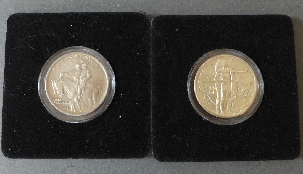 Two Commemorative Half Dollar Silver Coins: Two Commemorative Half Dollar Silver Coins. Includes: 1925 Stone Mountain Commemorative Half Dollar SILVER COIN 1926 Oregon Trail Memorial Commemorative Half Dollar ($1, money, collecting, Numismatics