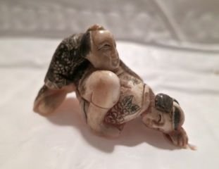 Japanese Ivory Erotic Netsuke: Japanese hand carved Ivory erotic netsuke, 2 figures. Circa 1900s Dimensions: 2" x 1.4" Condition: Excellent Provenance: Private estate
