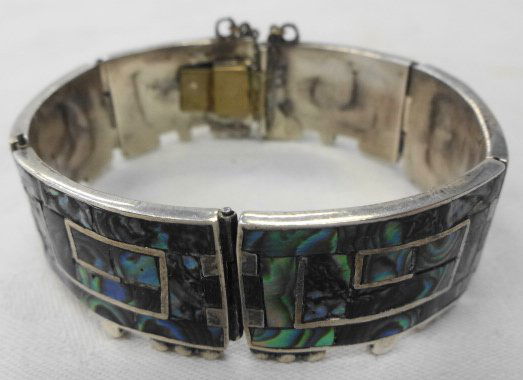 Taxco Mexican Sterling & Abalone Bracelet: Taxco Mexican Sterling & Abalone BraceletLength: 8"Marked: Sterling, Taxco, HERCondition: Very good, needs cleaningProvenance: Hudson Valley estate