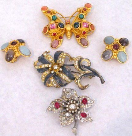 Vintage group costume jewelry: 3 brooches and a pair of earrings Including makers Coro and Natasha Stambouli
