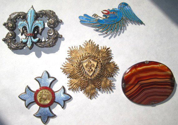 5 Costume articles - British Empire, etc.: including British Empire Medal, Monet brooch, Fleur de Lis buckle/pin, enamel sterling bird, and silver mounted stone pin