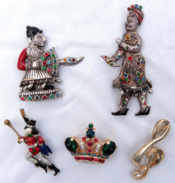 5 Pins - 2 Estabel Sterling sig, 1 Trifari, 1 Dujal: 5 pins, 2 estabel sterling silver signed and a Musical Pin good condition