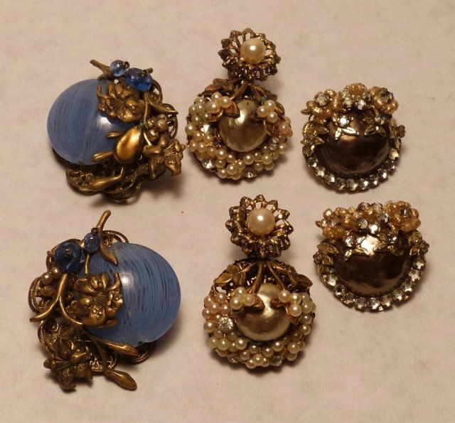 Three Pairs of Ear Clips Glass Bubbles Miriam Haskell: beautiful vintage earclips with glass bubbles . flower decoration, pearls and the typical backing of Miriam Haskelll not signed.