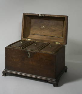 RARE CHIPPENDALE MAHOGANY AND TULIP-POPLAR TEA CADDY: The term "tea caddy" is thought to be derived from "catty", the Chinese pound, equal to about a pound and a third "avoirdupois". The earliest examples of tea containers that came to Europe were made