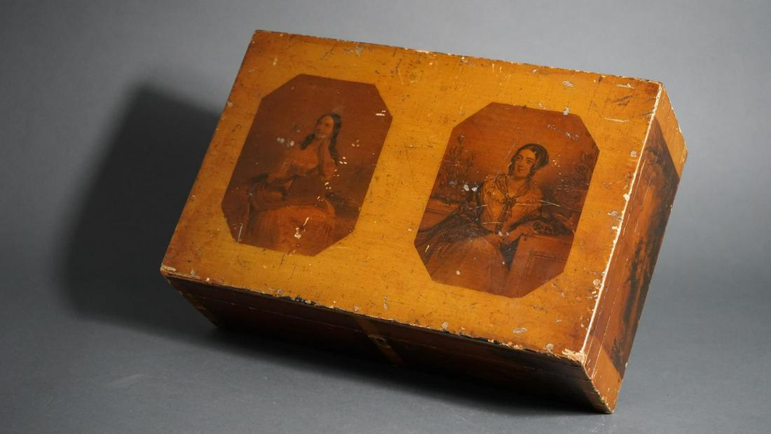 A PATRIOTIC SCHOOLGIRL PAINTED WRITING BOX (1 of 20)