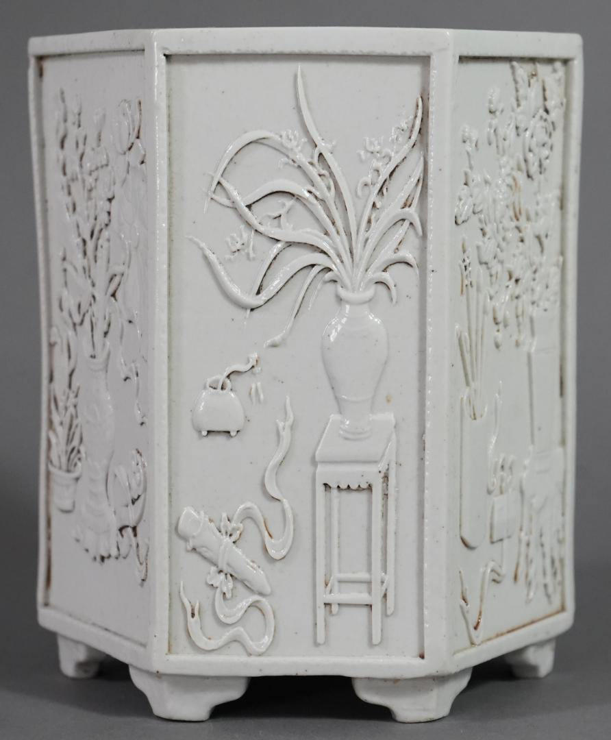 WHITE PORCELAIN BRUSH POT 
W/ IMPRESSED SQUARE MARK (1 of 12)