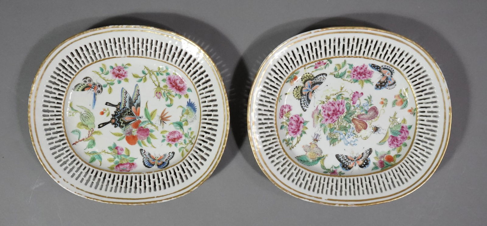 PAIR OF CHINESE EXPORT OVAL BUTTERFLY TRAYS (1 of 20)