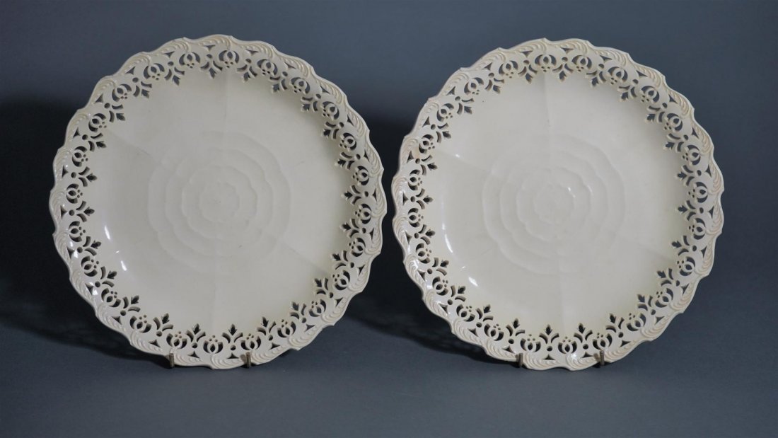 DISHES WITH EMBOSSED "SHELL-EDGE" AT SCALLOPED RIMS (1 of 9)