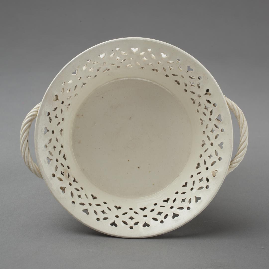 CREAMWARE SWEET MEAT DISH WITH PIERCED RIM (1 of 8)