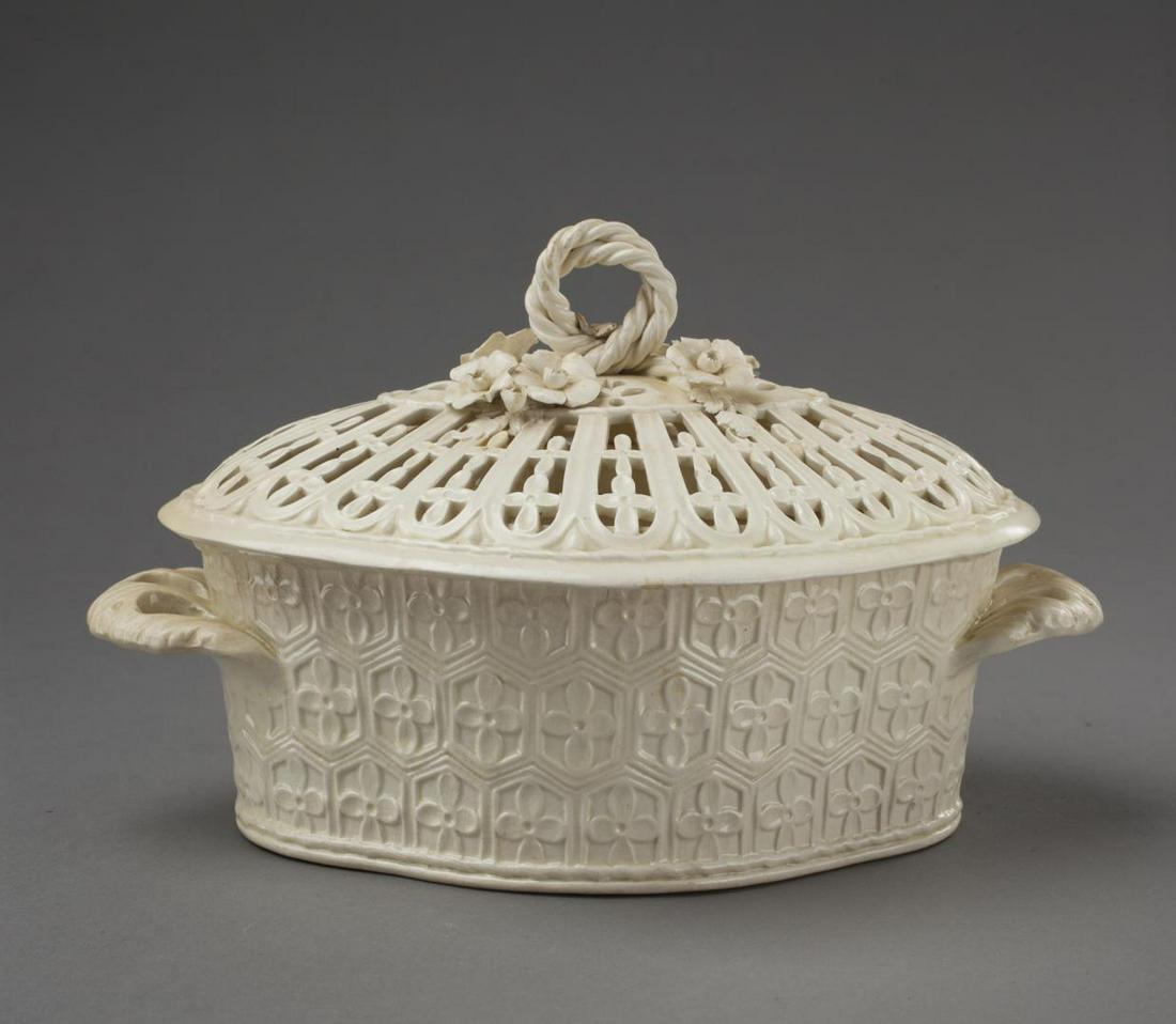 CREAMWARE OVAL BOWL WITH PIERCED LID (1 of 11)