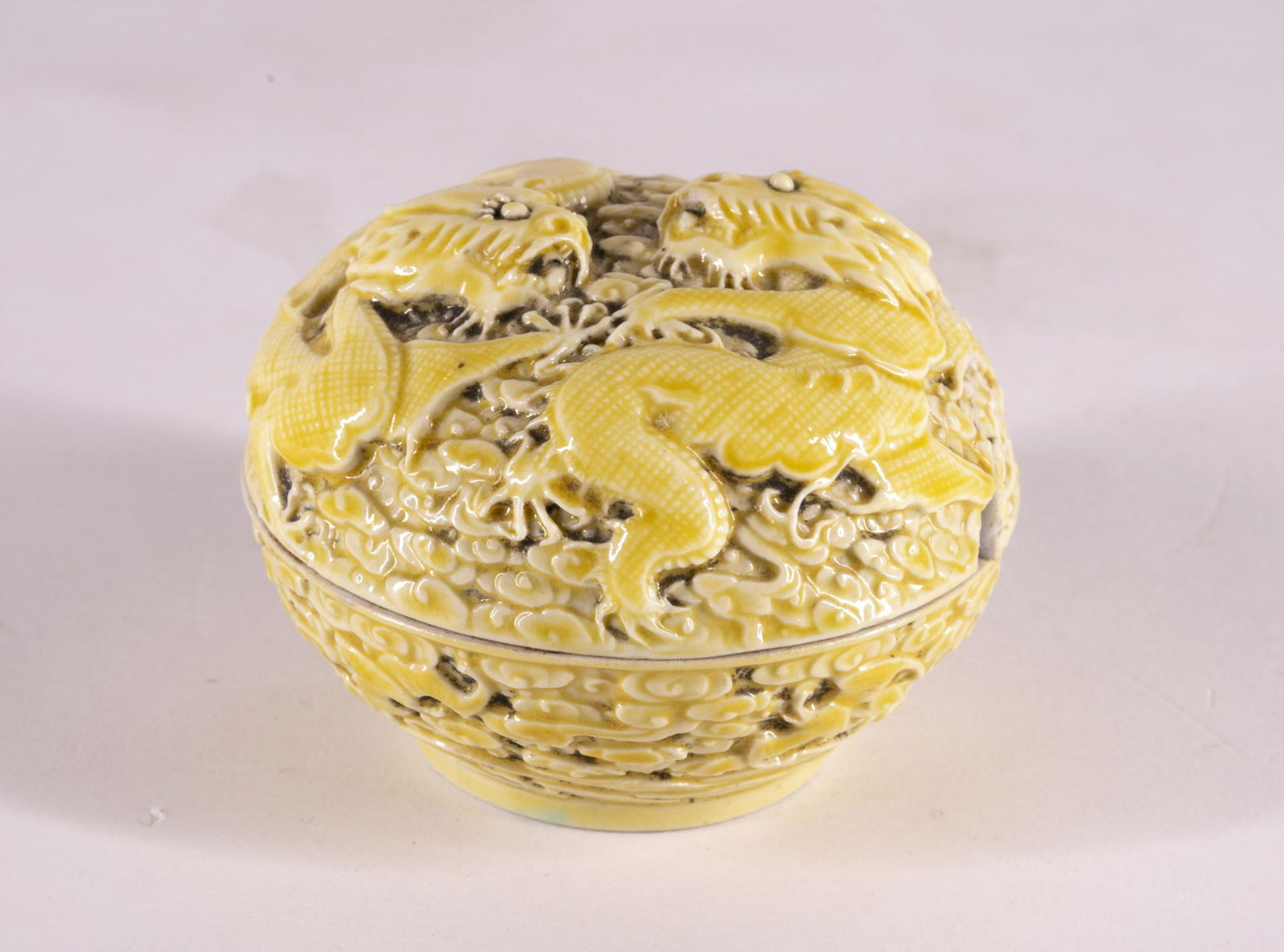 Dragon' Covered Paste Box with Qianlong Seal Mark (1 of 15)