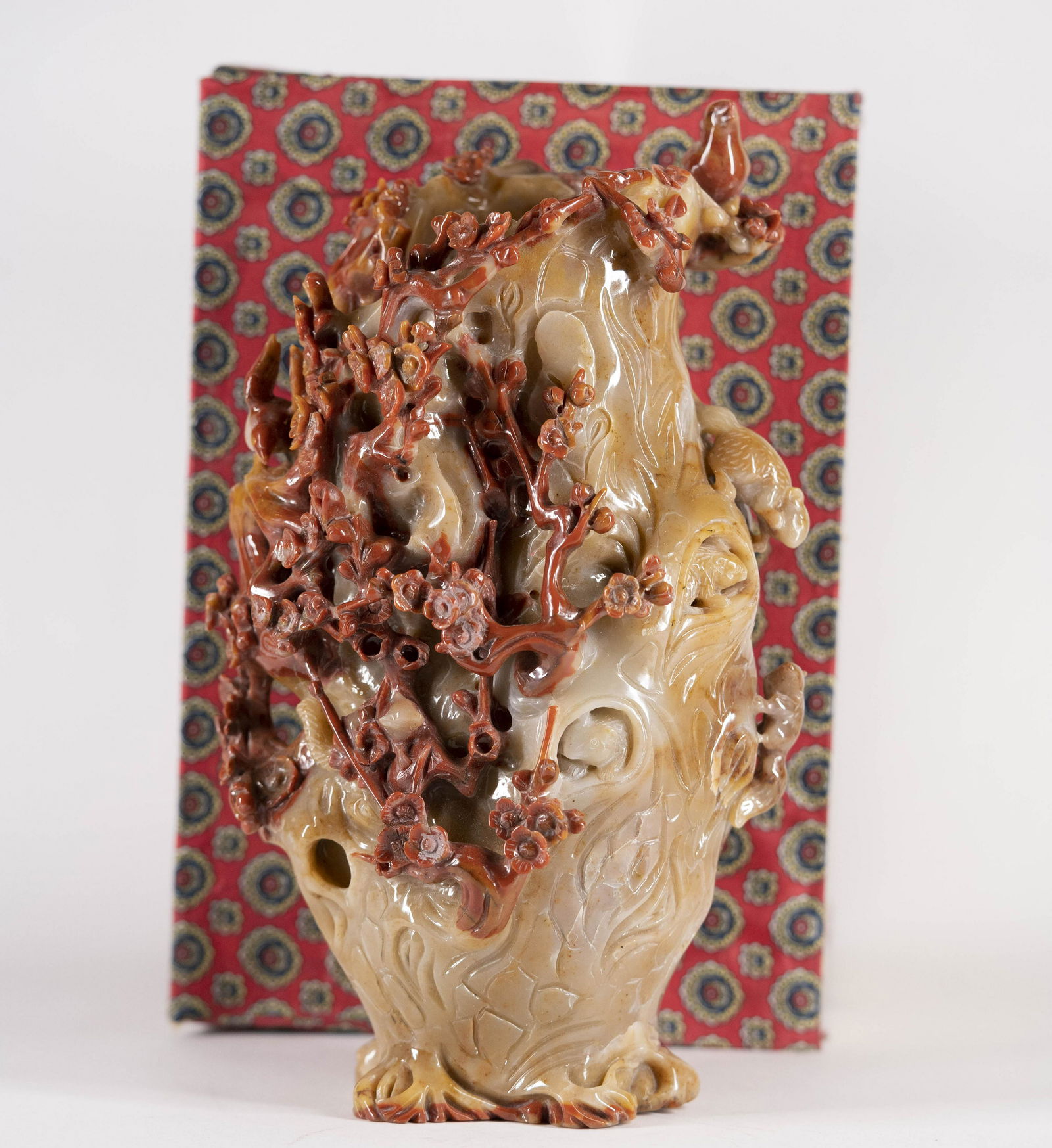 Chinese Carved Agate Vase (1 of 10)