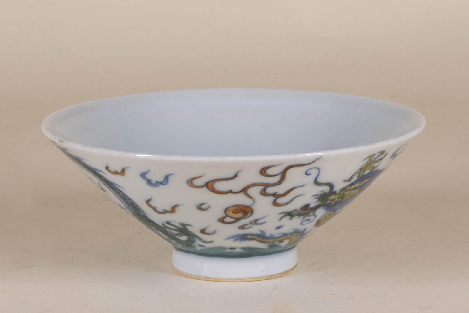 Chinese Porcelain 'Dragon' Dish with Mark (1 of 12)