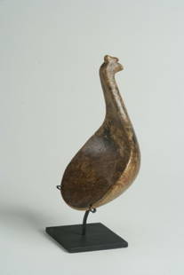 Ash Burl Bird Effigy Ladle with Coxcomb: Ash Burl Bird Effigy Ladle with Coxcomb Eastern Great Lakes Woodlands, second-half 18th century The bowl is deep and full-bodied, the figure of the burl is vivid, and the effigy is quiet and