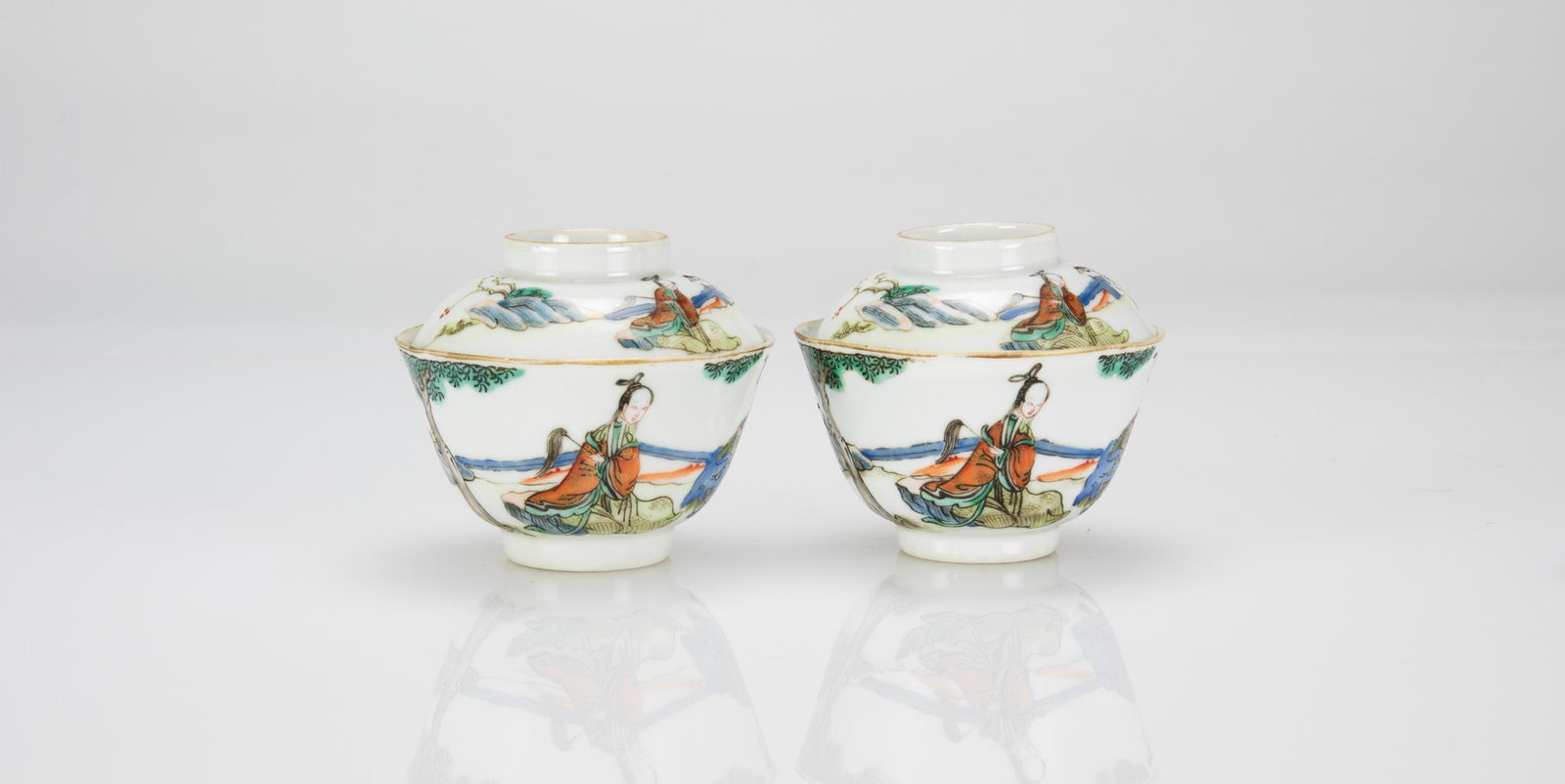 Qing - A Pair Of Famille - Glazed Tea Cup And Covers (1 of 8)