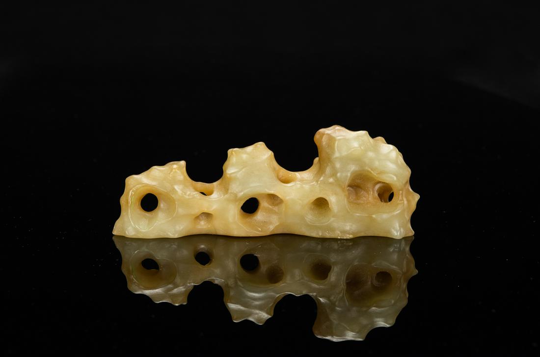 Late Qing/Republic-A Yellowish Jade Carved Brush Holder (1 of 7)