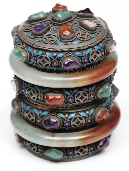 Republic-Silver Box Insert Gems Stone: Silver box with flower exterior insert gem stone and two turntable jade bangle. H: 4-1/4 W: 3-1/2 in. 銀絲揑寶石盤