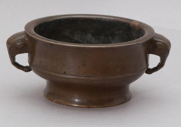 Mid Qing-An Elephant Ear Bronze Censer: Mid Qing-An Elephant Ear Bronze Censer. Mark "Shi Gu Zhi Bao". W: 6 in. 清中期 象耳銅爐“世古之寶”款