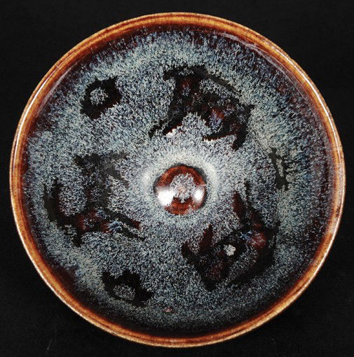 Song Ji Zhou Paper Cut Bowl: This is the interior Resist-Decorated with three lamb reserved in brown against the finely milky blue and buff ground. H: 2-1/2 W: 4-3/4 in. rovenance 來源： Philippine National Muse