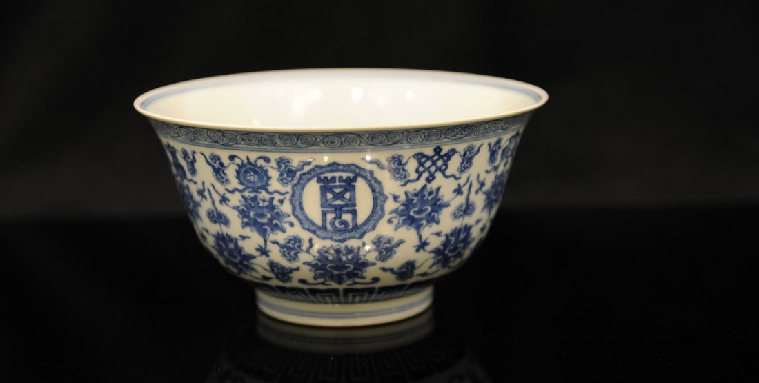 A large blue and white bowl painted with flower sc: A large blue and white bowl painted with flower scrolla and “Wan Shou Wu Jiang” “Daqing Qainlong Nian Zhi” mark. Dimensions: H:10 cm. W:18 cm. 青花萬壽無疆&