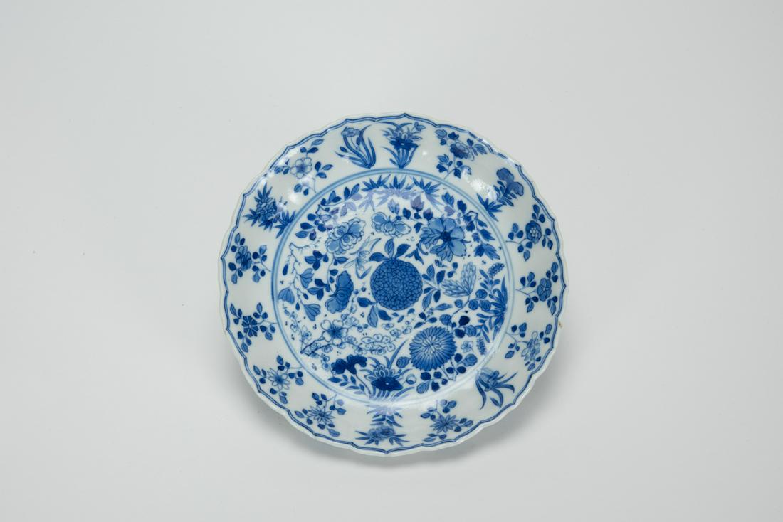 Qing - A Blue And White â€˜Flowersâ€™ Dishâ€œDa Qing Kangxi Nain Zhi â€˜ Mark D: 16.7 cm (1 of 6)