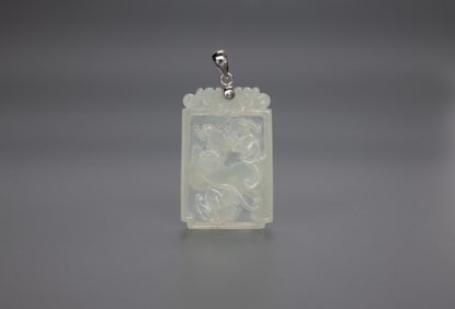 A Semi-Translucen Jadeite Carved ‘Fu,Shuo’ Mounted With 18k Gold Pendant.