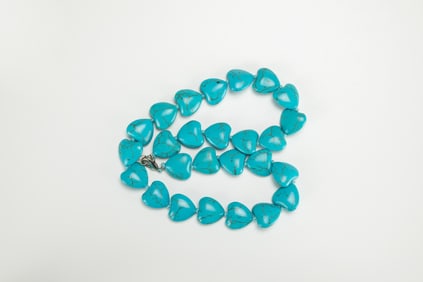 A Turquoise Carved Heart Shape Bead Necklace