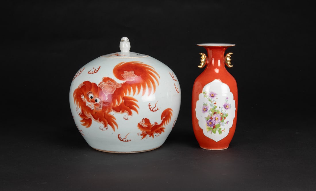 A Group Of Two Red Glazed Porcelain Vase And Cover Jar (2 Pcs) (1 of 7)
