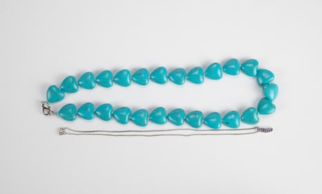 A Turquoise Carved Hart Shape Beads necklace