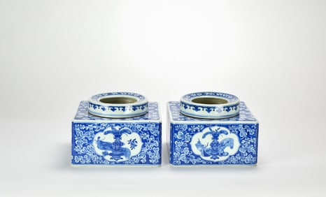 A Pair Of Blue And White Wine Warner, Late Qing Dynasty