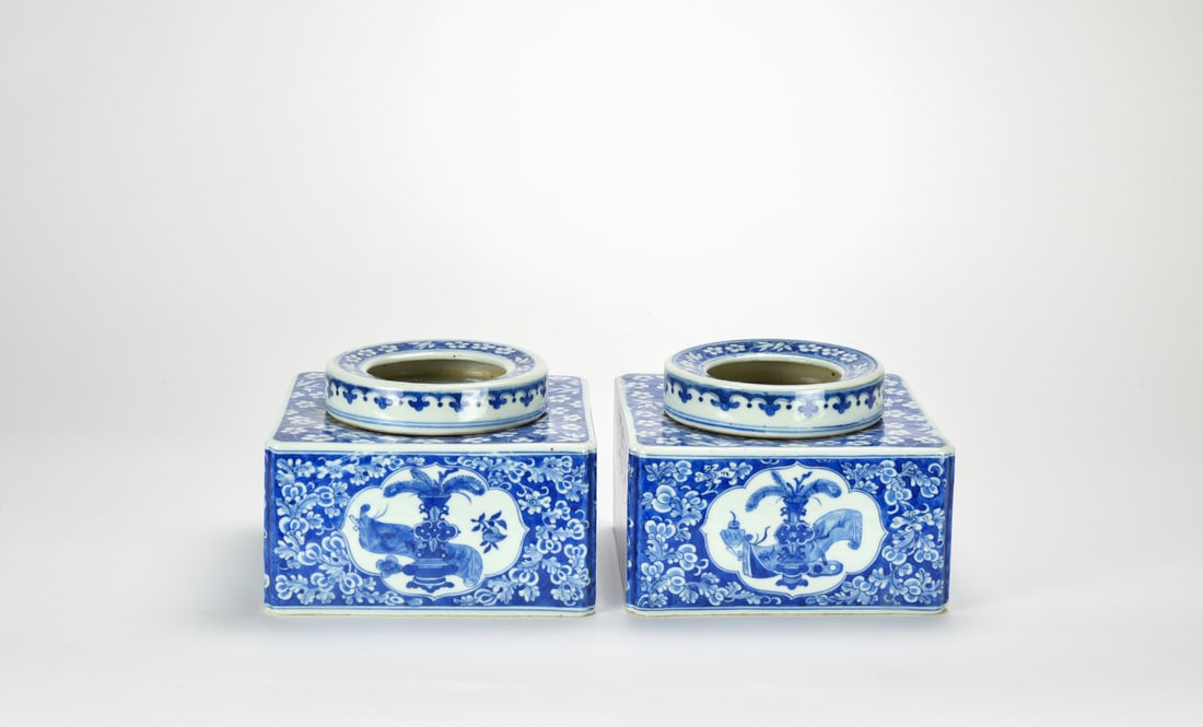A Pair Of Blue And White Wine Warner, Late Qing Dynasty: A Pair Of Blue And White Wine Warner, Late Qing Dynasty18.8 cm X 18,6 cm X 13 cm晚清 - 青花暖酒器一對 Provenance 來源：Estate Fr
