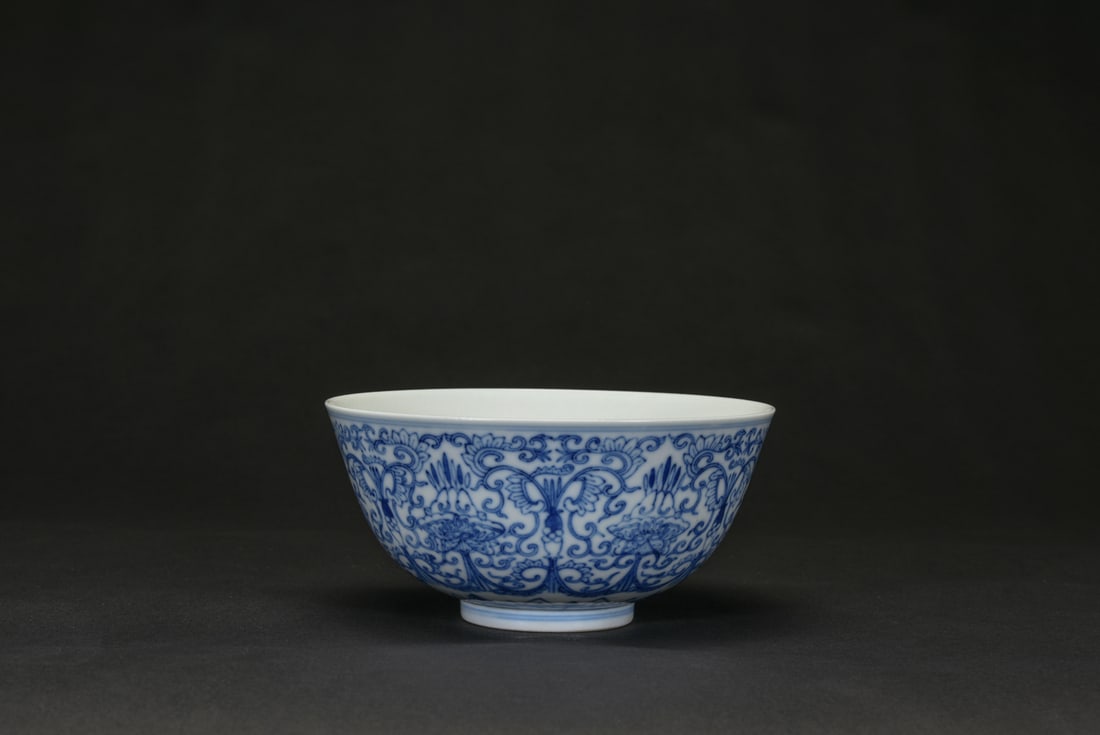 A Blue And White ‘Floral Scroll’ Bowl: A Blue And White ‘Floral Scroll’ Bowl ‘Da Qing Guangxu Nian Zhi’ Mark D: 14.7 cm 青花‘纏枝如意’紋碗 ‘大&