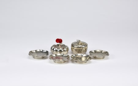 Set of Four Silver Floral Dishes with Two Lidded Boxes, Late Qing / Republic