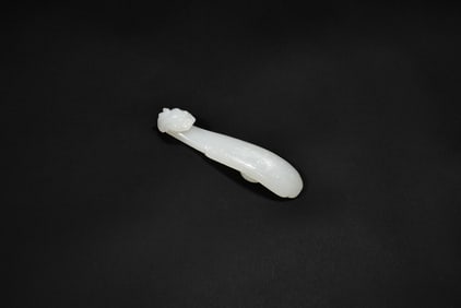 A Finely Carved White Jade ‘Dragon’ Ruyi Belt Hook, Qianlong Period (18th Century)