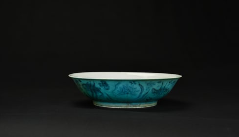 A Turquoise-Glazed and Underglaze-Blue ‘Fish and Aquatic Plants’ Dish,