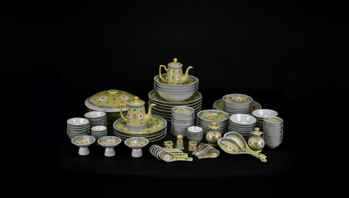 A Complete “Wanshou Wujiang?? Yellow-Ground Famille-Rose Porcelain Dinner Service(122 pcs)Guangxu